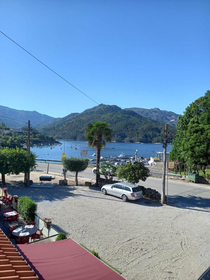 Sobreiro Apartamentos Rio Caldo Екстериор снимка